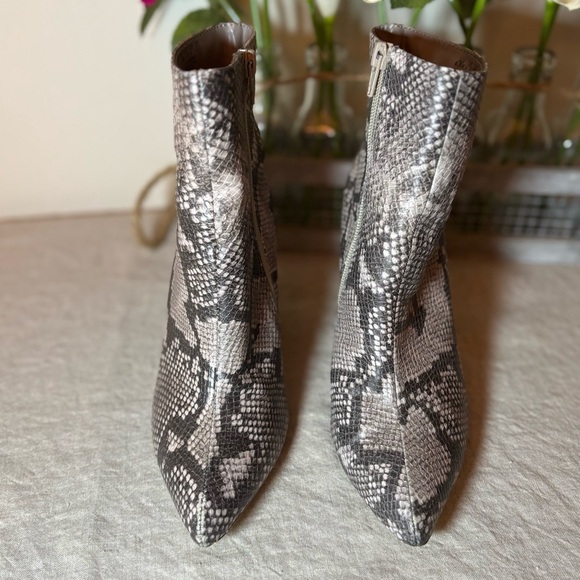 Carlos by Carlos Santana Women's Tibbie Heeled Ankle Bootie Snake Skin Size 6.5M - Picture 2 of 10